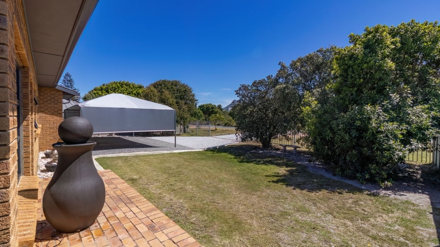 4 Bedroom Property for Sale in Sandbaai Western Cape